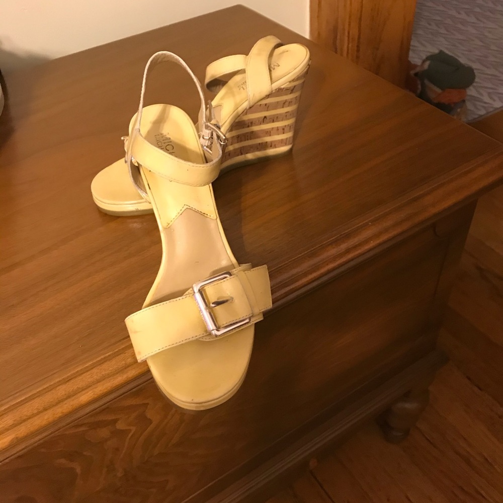 MK sandals size 8